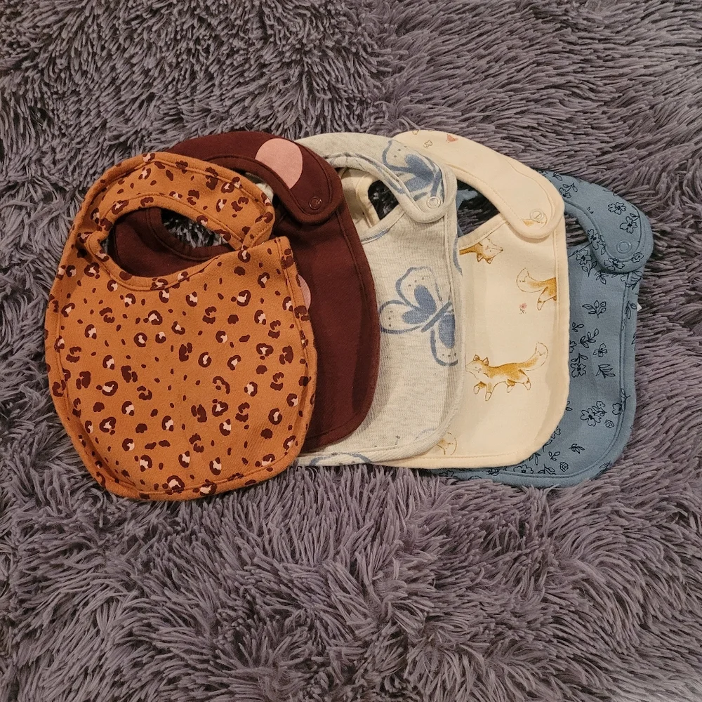 NWOT 5 Assorted Baby Bib Set